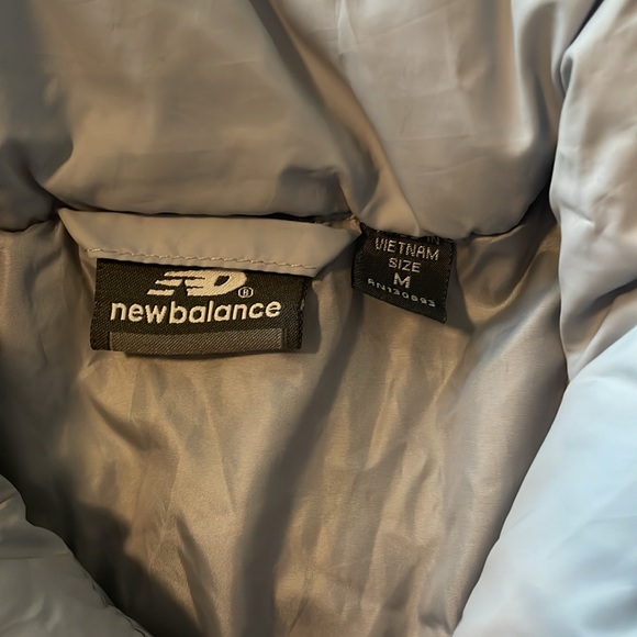 New balance light weight puffer - Size M - Picture 2 of 4